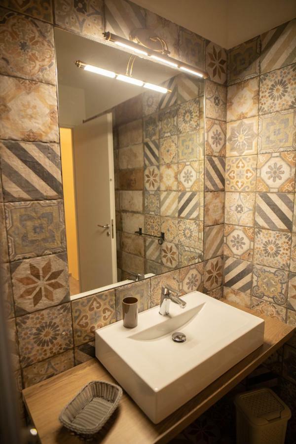 Bed and Breakfast Binario 56 Napoli Esterno foto